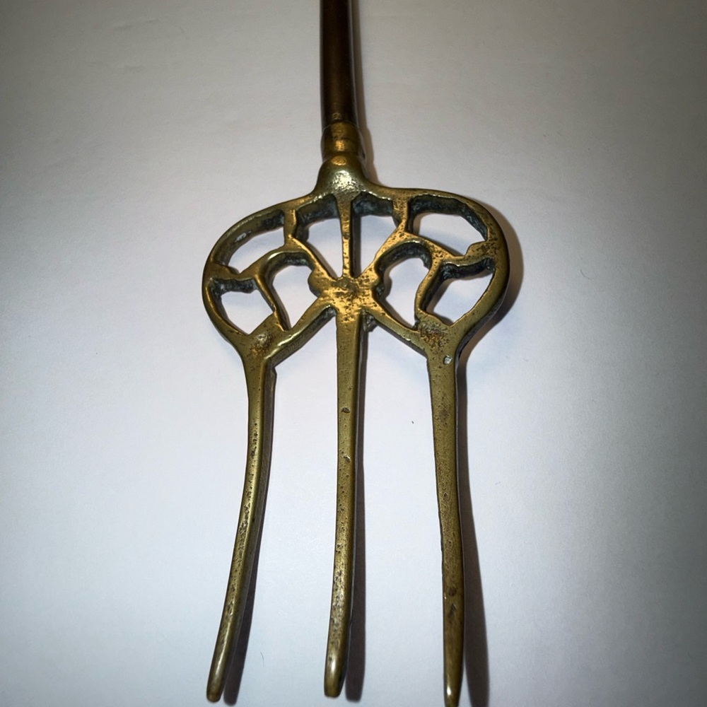 Vintage English Solid Brass Toasting Fork with Man and Building - Picture 8 of 12